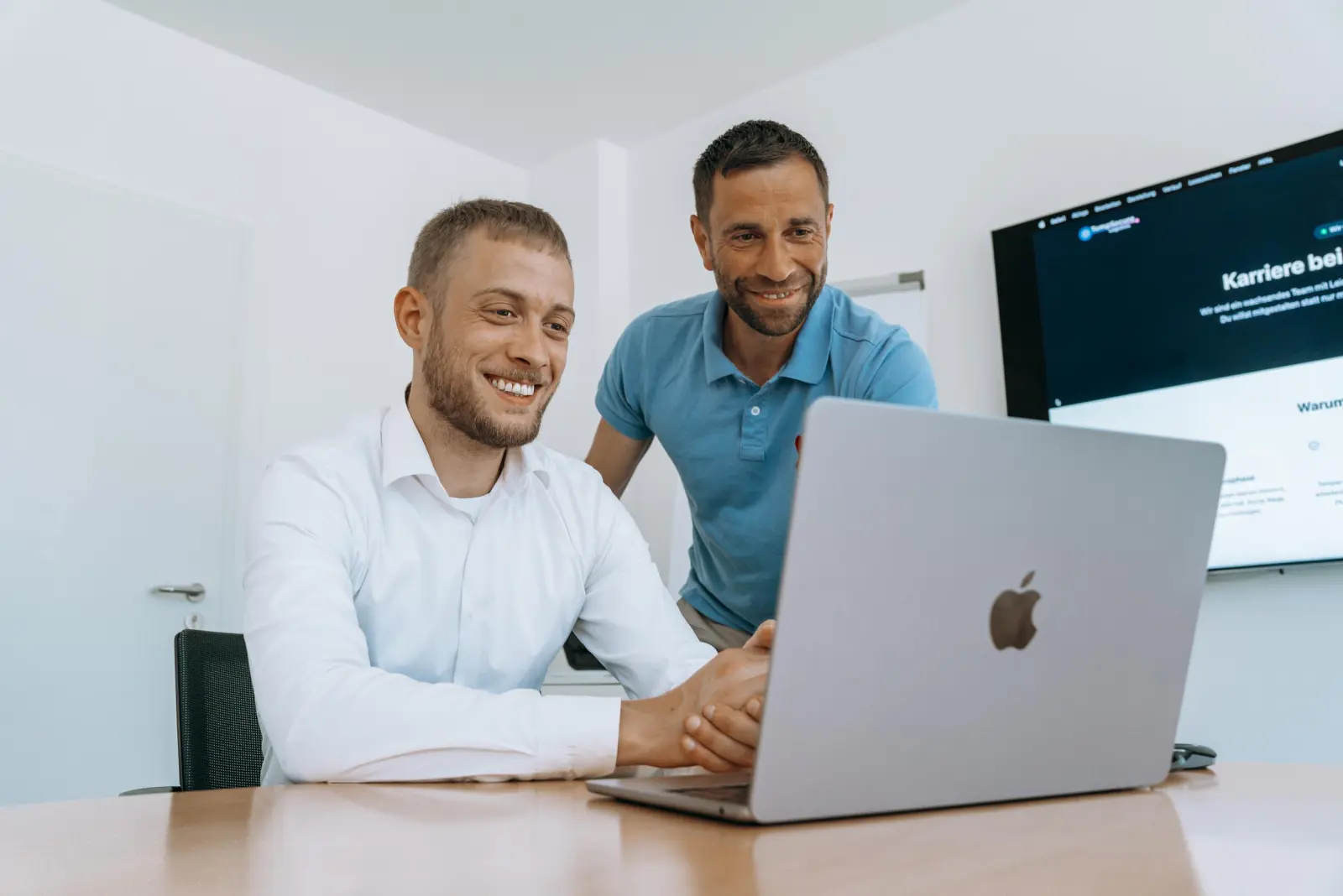 TempSecure team meeting with live-tracking dashboard