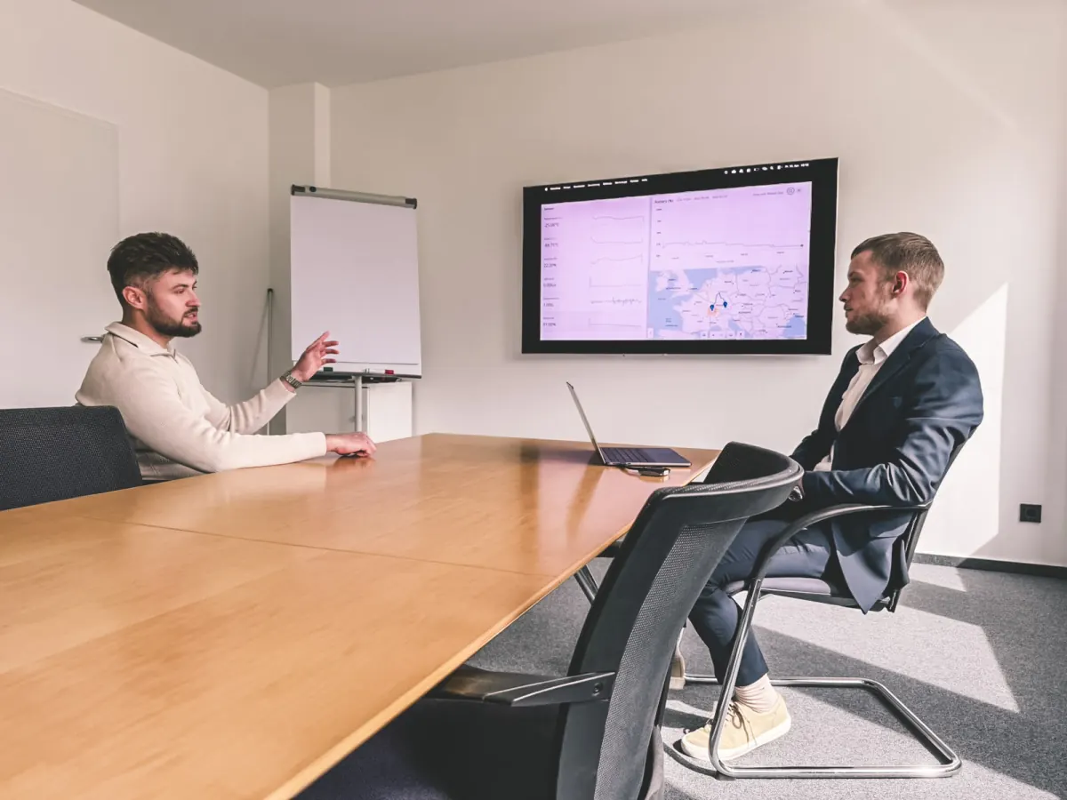TempSecure Team-Meeting mit Live-Tracking-Dashboard