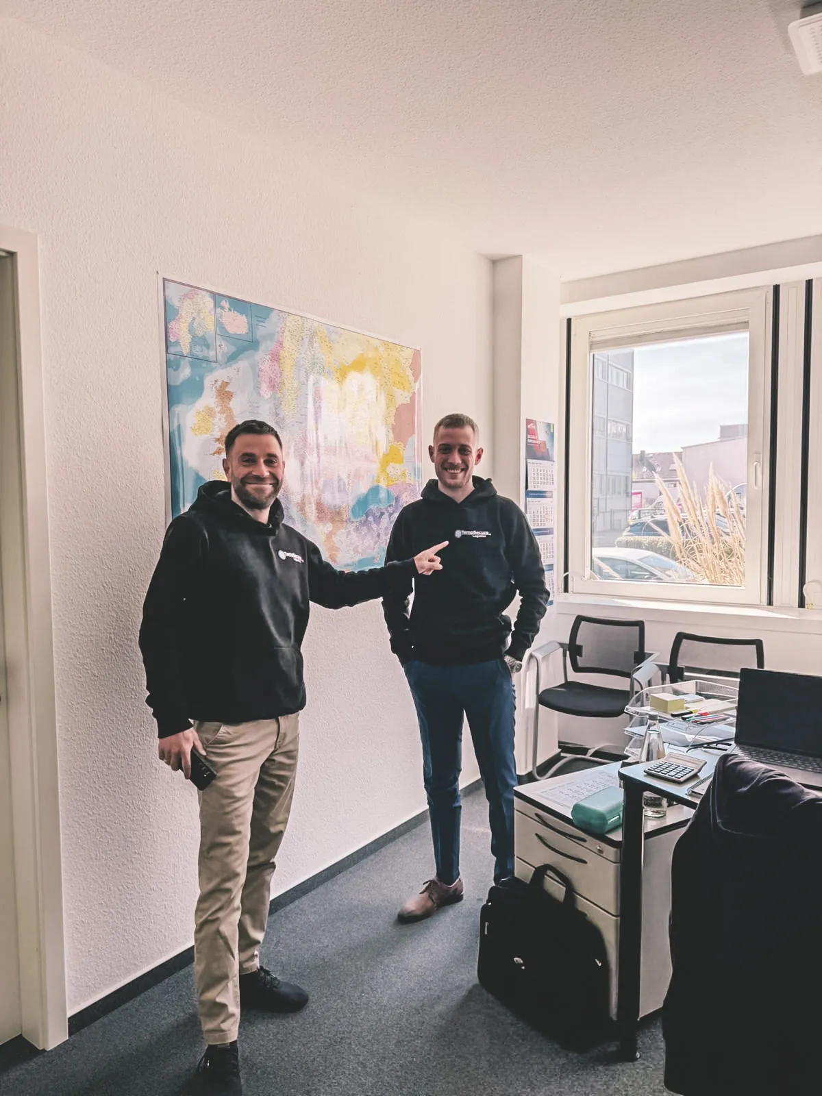 Lennart Kuhn und Maurice Wendler im TempSecure Büro